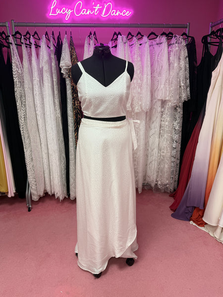 Whinnie two piece size 16